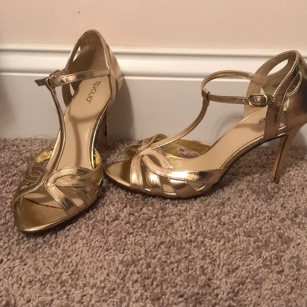 Tevolio gold heels sz 7